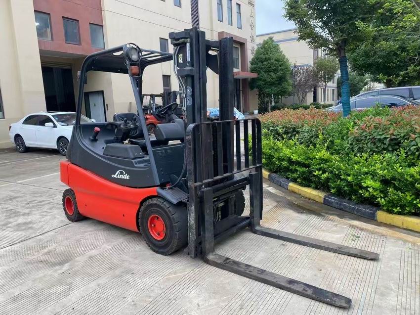 林德电动叉车